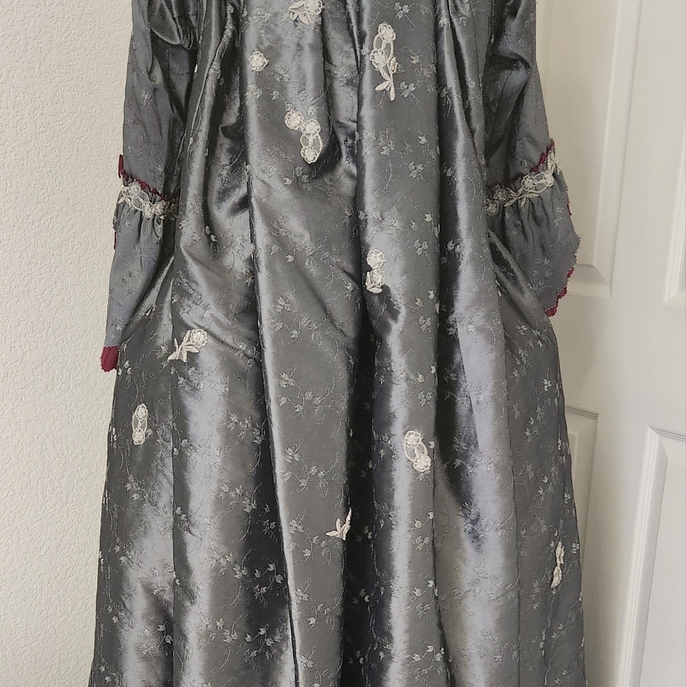 French Sack-Back Historical Recreation Gown - Picture 6 of 9